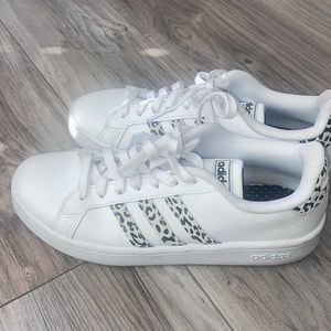 Womens adidas cloud foam sole shoes